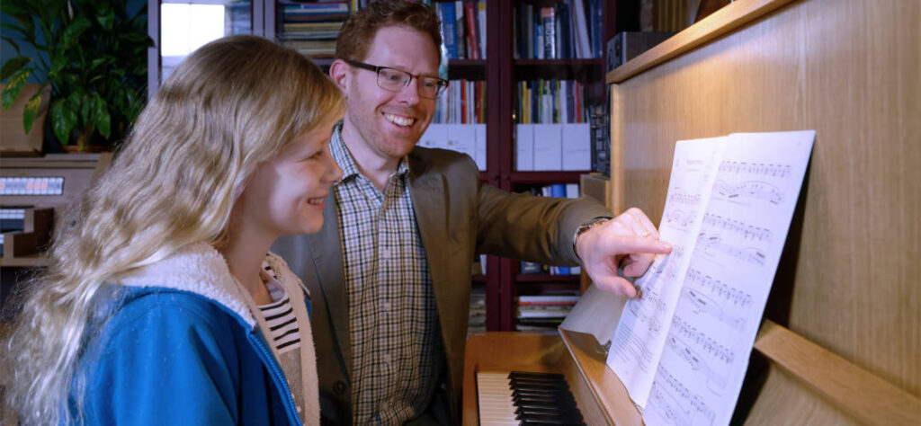 Madeleine having piano lesson